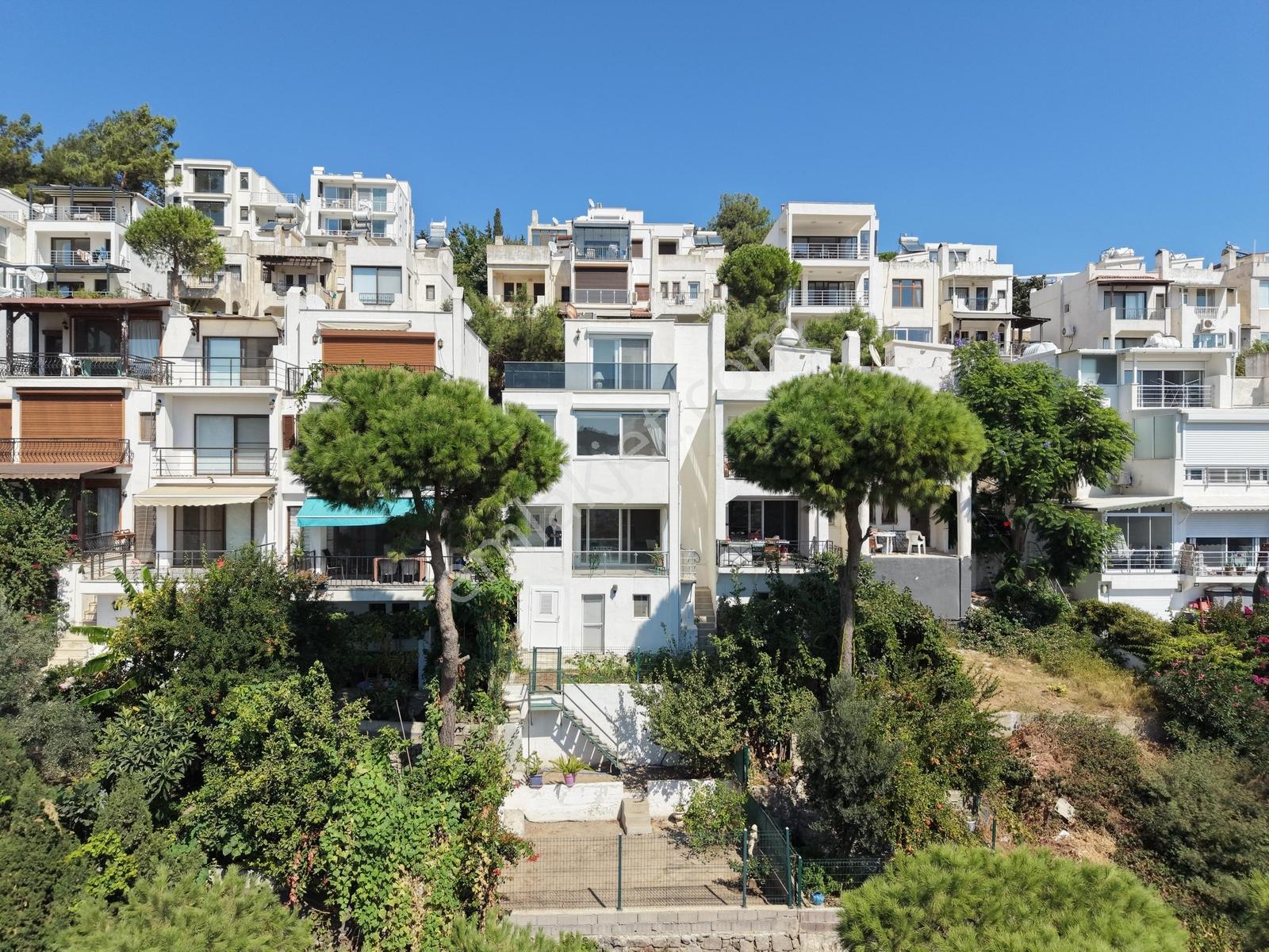 Bağla'da 4+1 Geniş Bahçeli Özel Plajlı Sosyal Tesisli Villa — fotoğraf 2