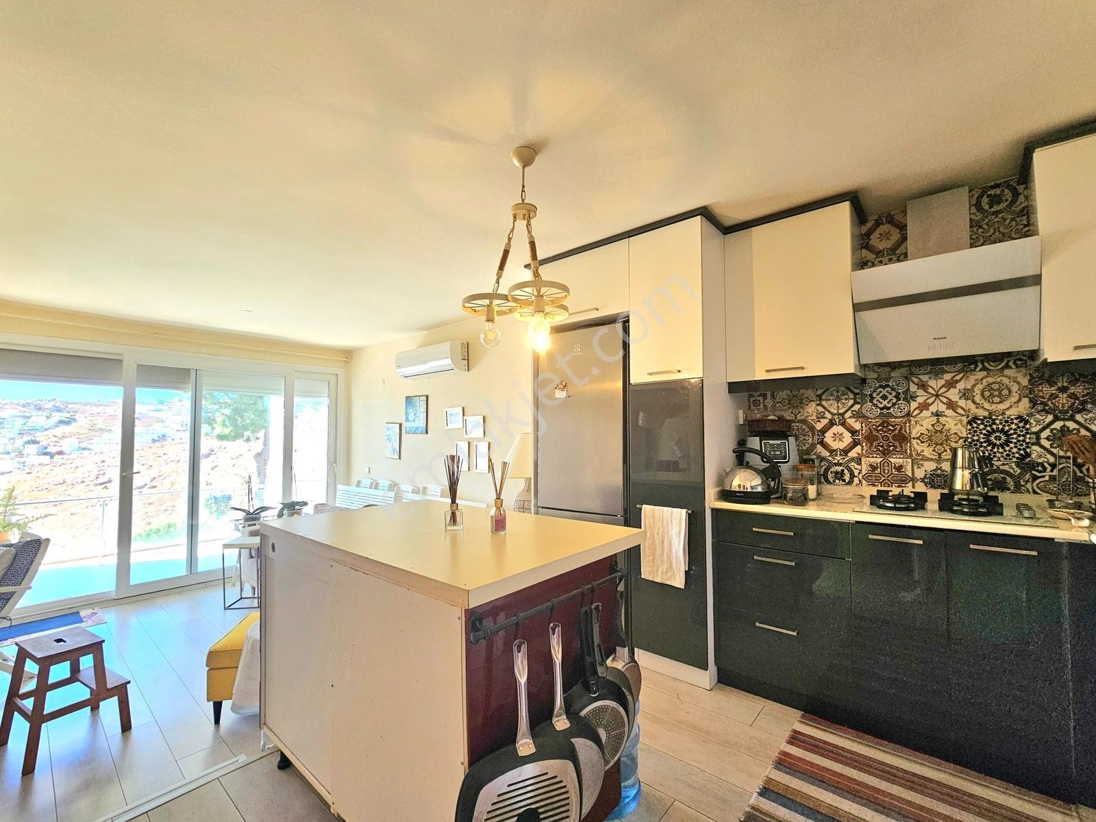 Bağla'da 4+1 Geniş Bahçeli Özel Plajlı Sosyal Tesisli Villa — fotoğraf 6