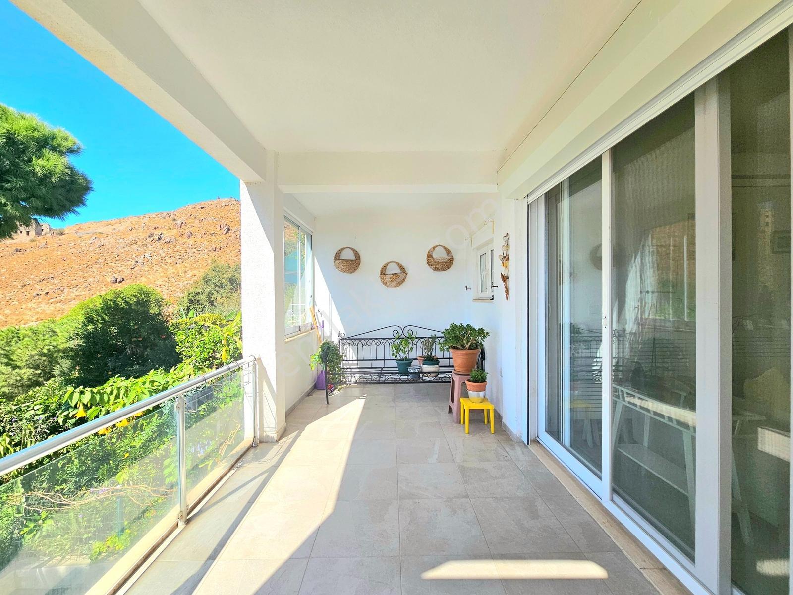 Bağla'da 4+1 Geniş Bahçeli Özel Plajlı Sosyal Tesisli Villa — fotoğraf 10