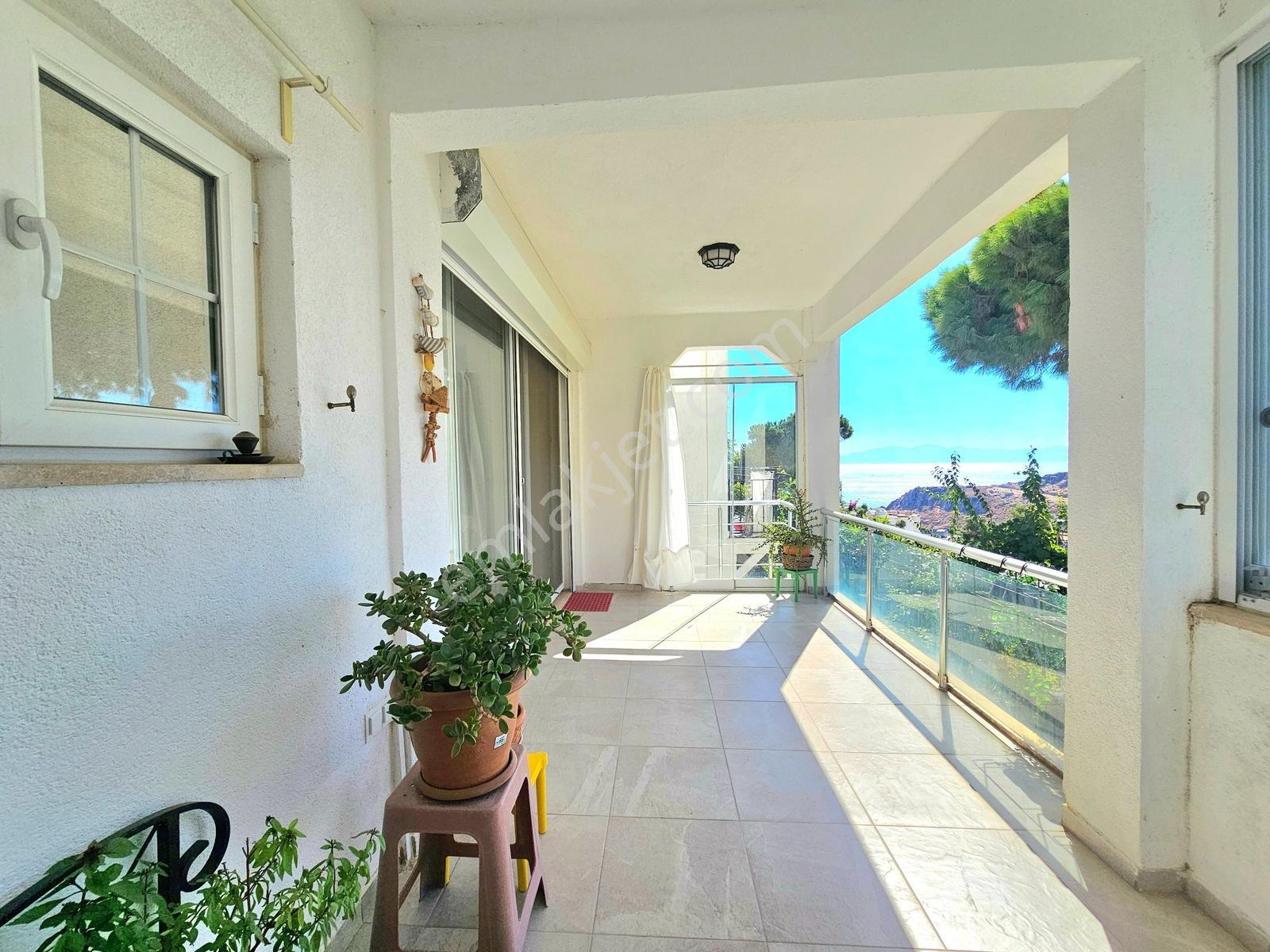 Bağla'da 4+1 Geniş Bahçeli Özel Plajlı Sosyal Tesisli Villa — fotoğraf 12