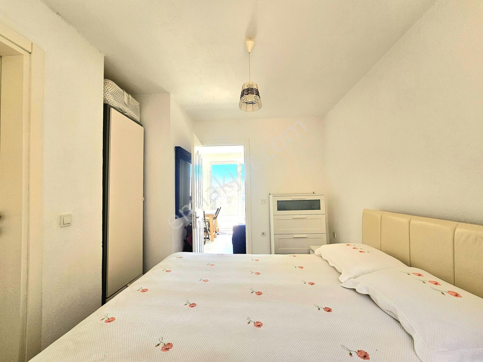 Bağla'da 4+1 Geniş Bahçeli Özel Plajlı Sosyal Tesisli Villa — fotoğraf 31