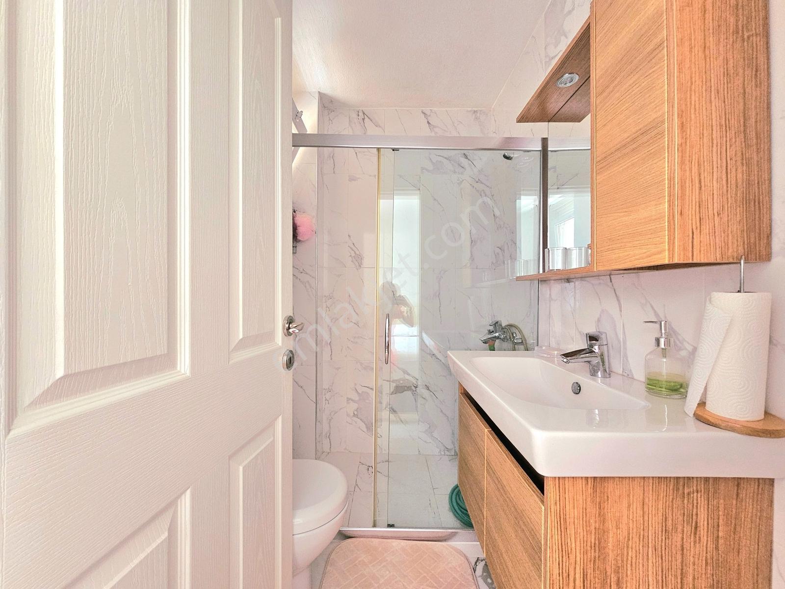 Bağla'da 4+1 Geniş Bahçeli Özel Plajlı Sosyal Tesisli Villa — fotoğraf 32