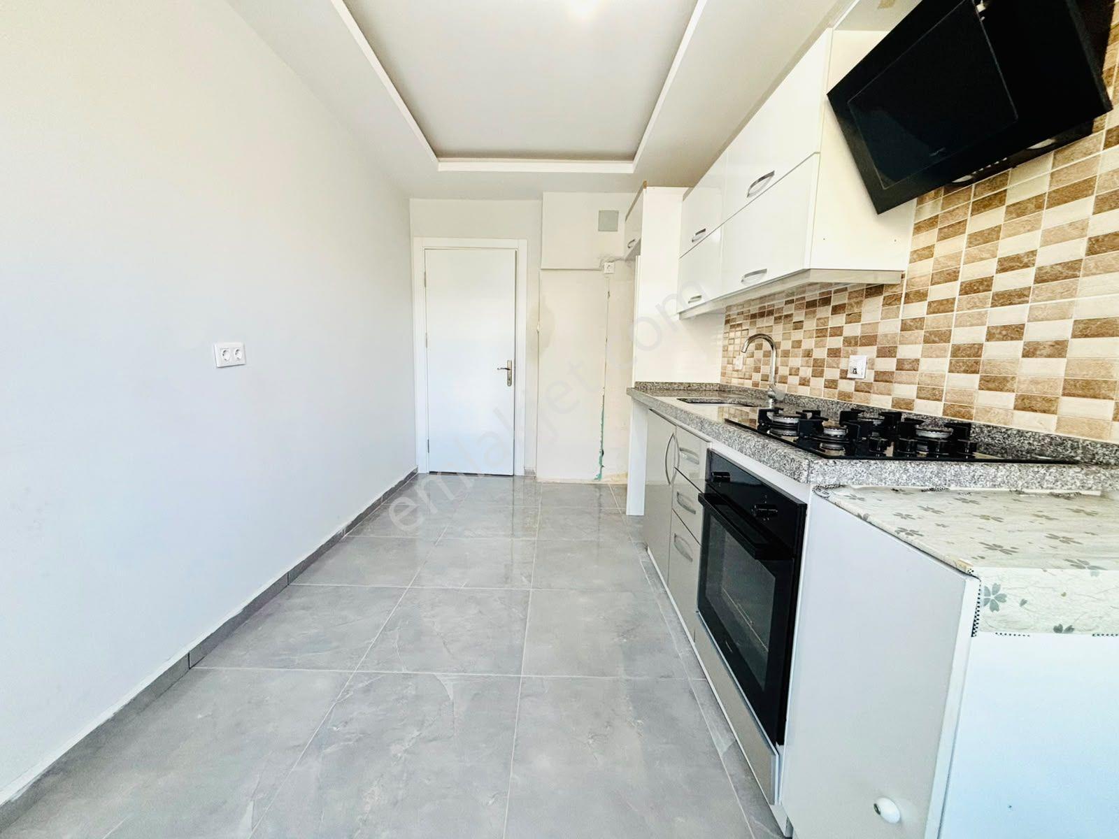 Yükselden Altınkumda Ebeveyn Banyolu, Cam Balkonlu 2+1 — fotoğraf 3