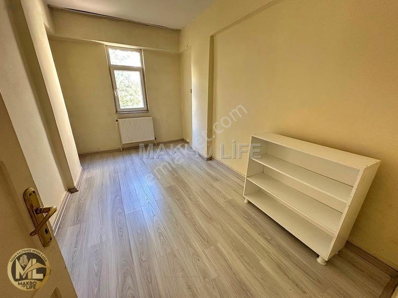 Bayramoğlu Sitesinde 3+1 Taşınmaya Hazır Bakımlı Satılık Daire — fotoğraf 2