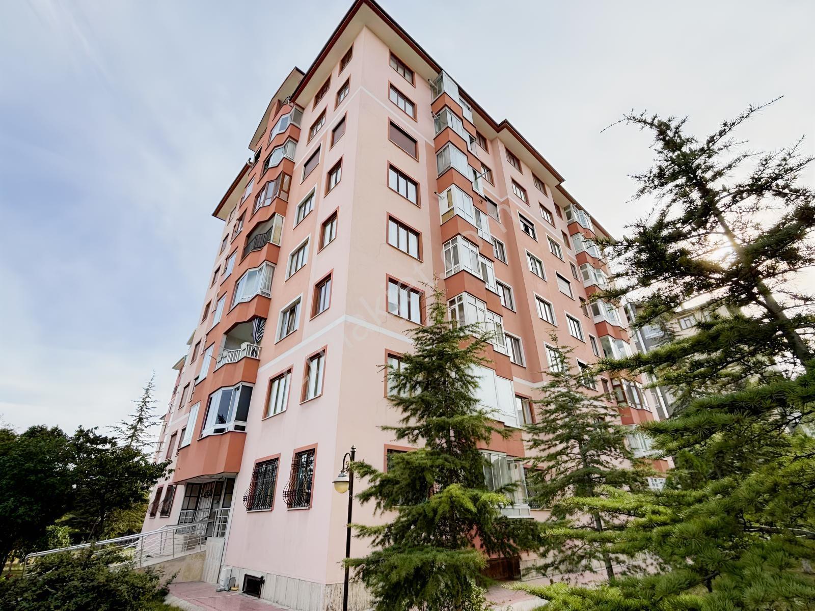 Karakayış Caddesi Buhara Sitesi'nde 2+1 120m²satılık Geniş Daire