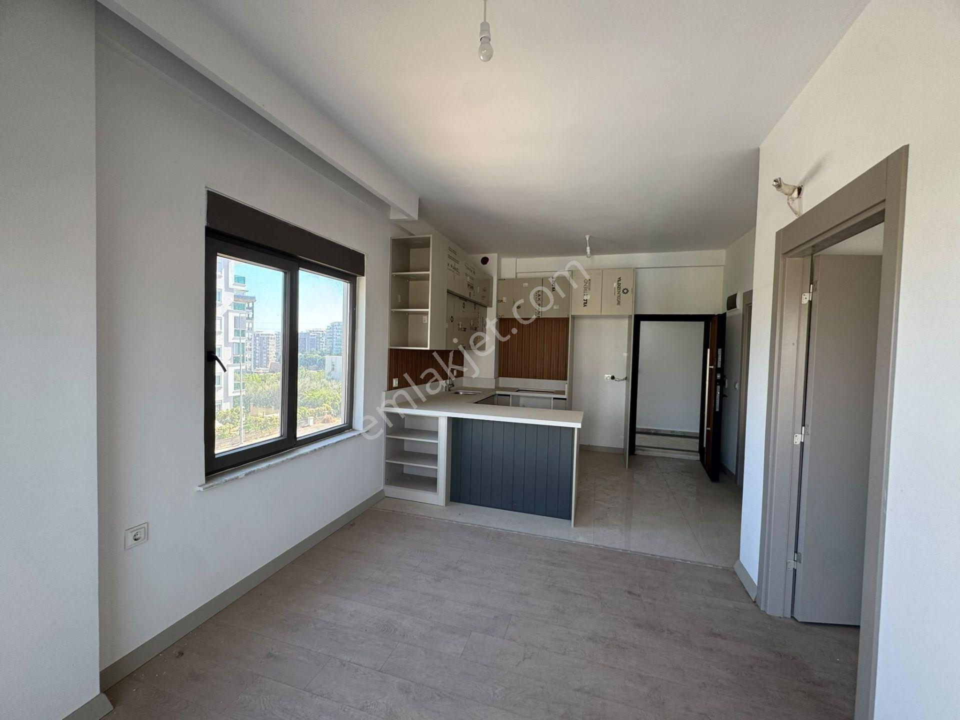 Alanya Avsallarda Havuz Manzaralı 1+1 Satılık Daire — fotoğraf 4