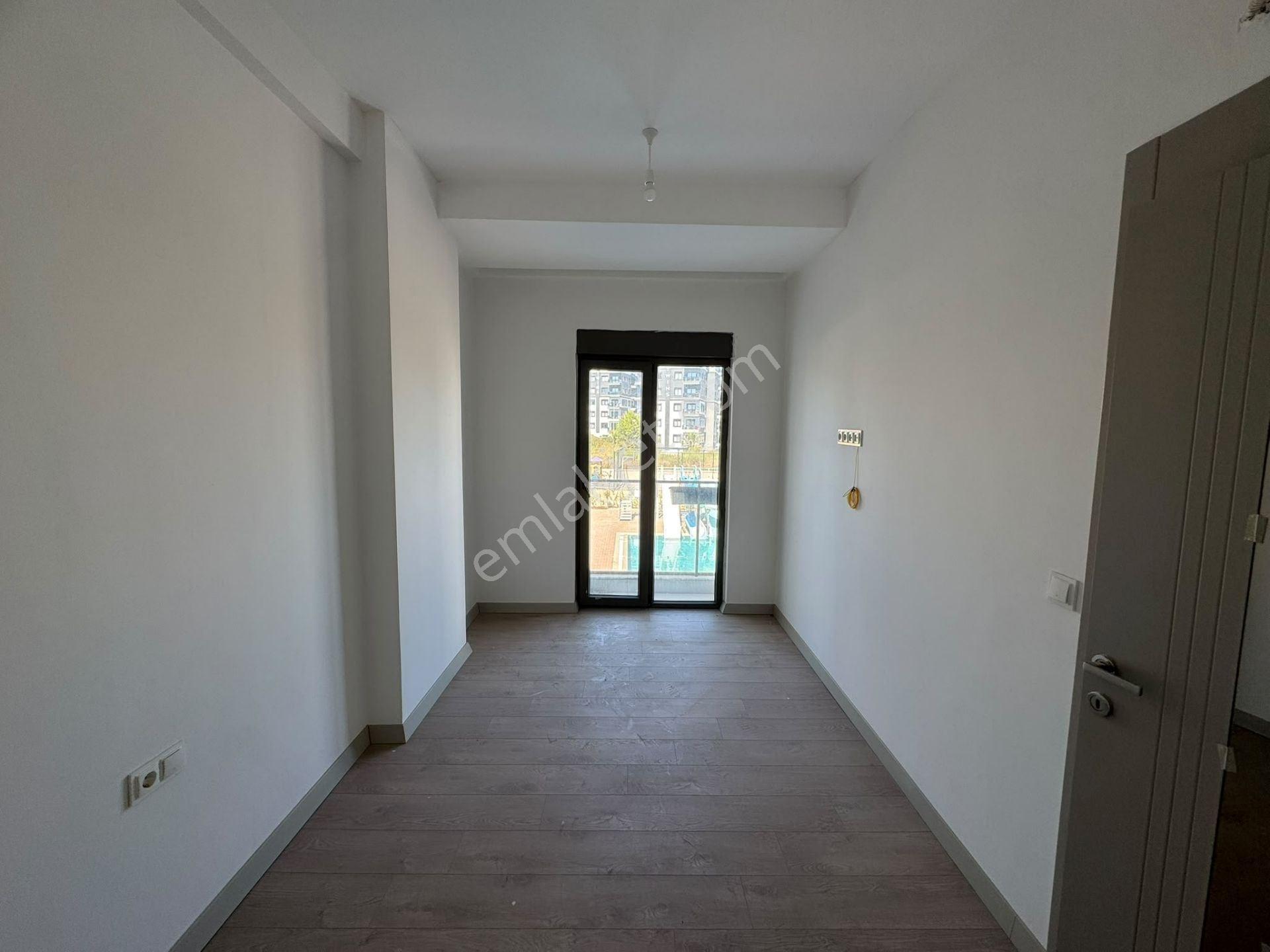 Alanya Avsallarda Havuz Manzaralı 1+1 Satılık Daire — fotoğraf 8