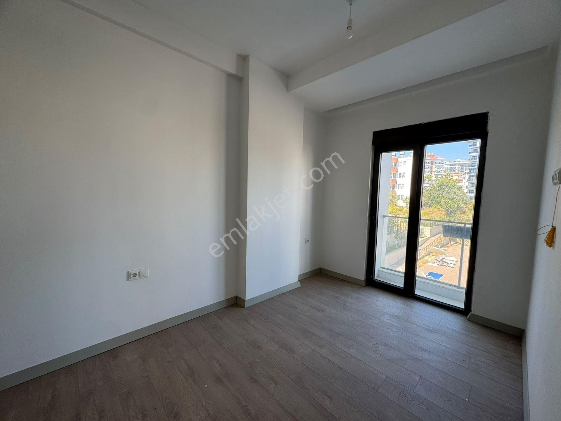 Alanya Avsallarda Havuz Manzaralı 1+1 Satılık Daire — fotoğraf 11