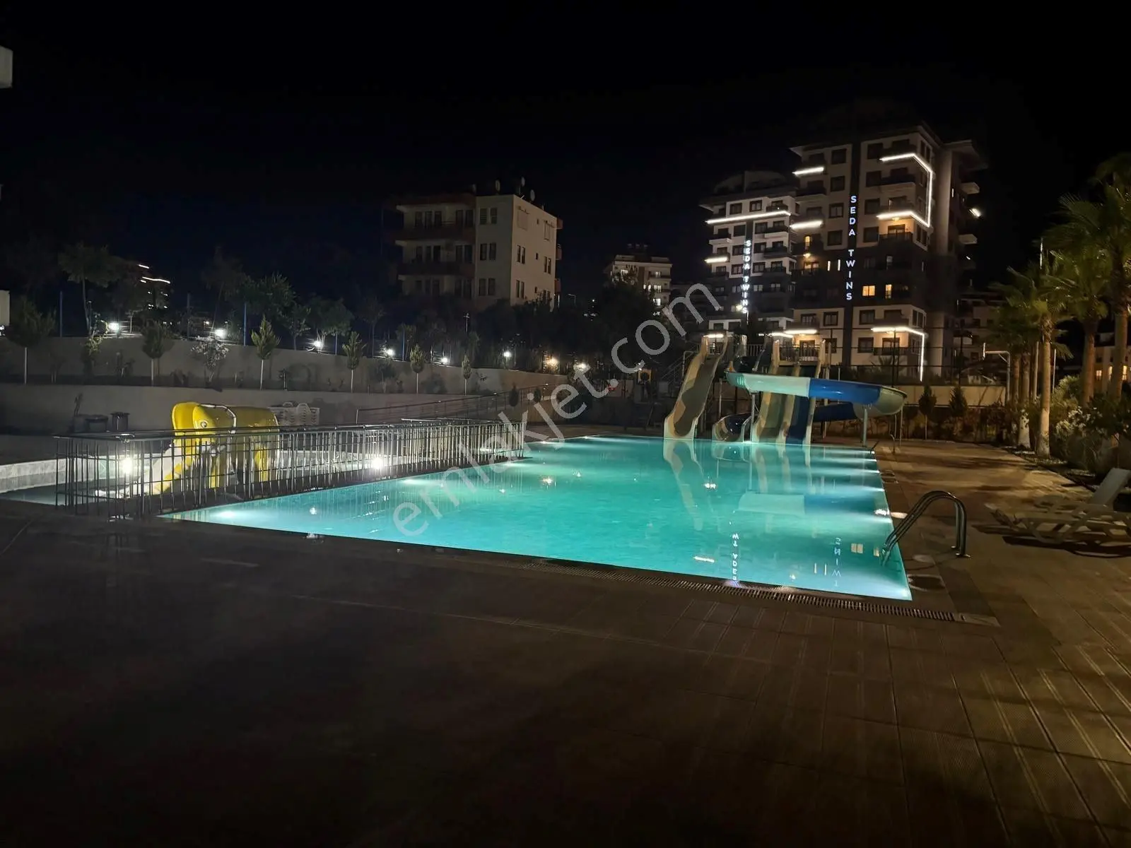 Alanya Avsallarda Havuz Manzaralı 1+1 Satılık Daire — fotoğraf 16