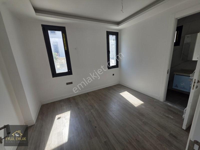 Adabükü Boğaz İçinde Satılık 2+1 Müstakil Bahçeli Daire — fotoğraf 19