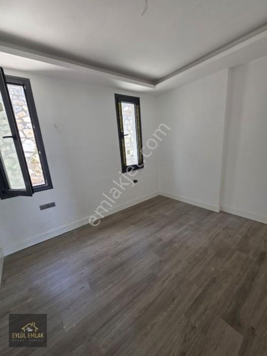 Adabükü Boğaz İçinde Satılık 2+1 Müstakil Bahçeli Daire — fotoğraf 22