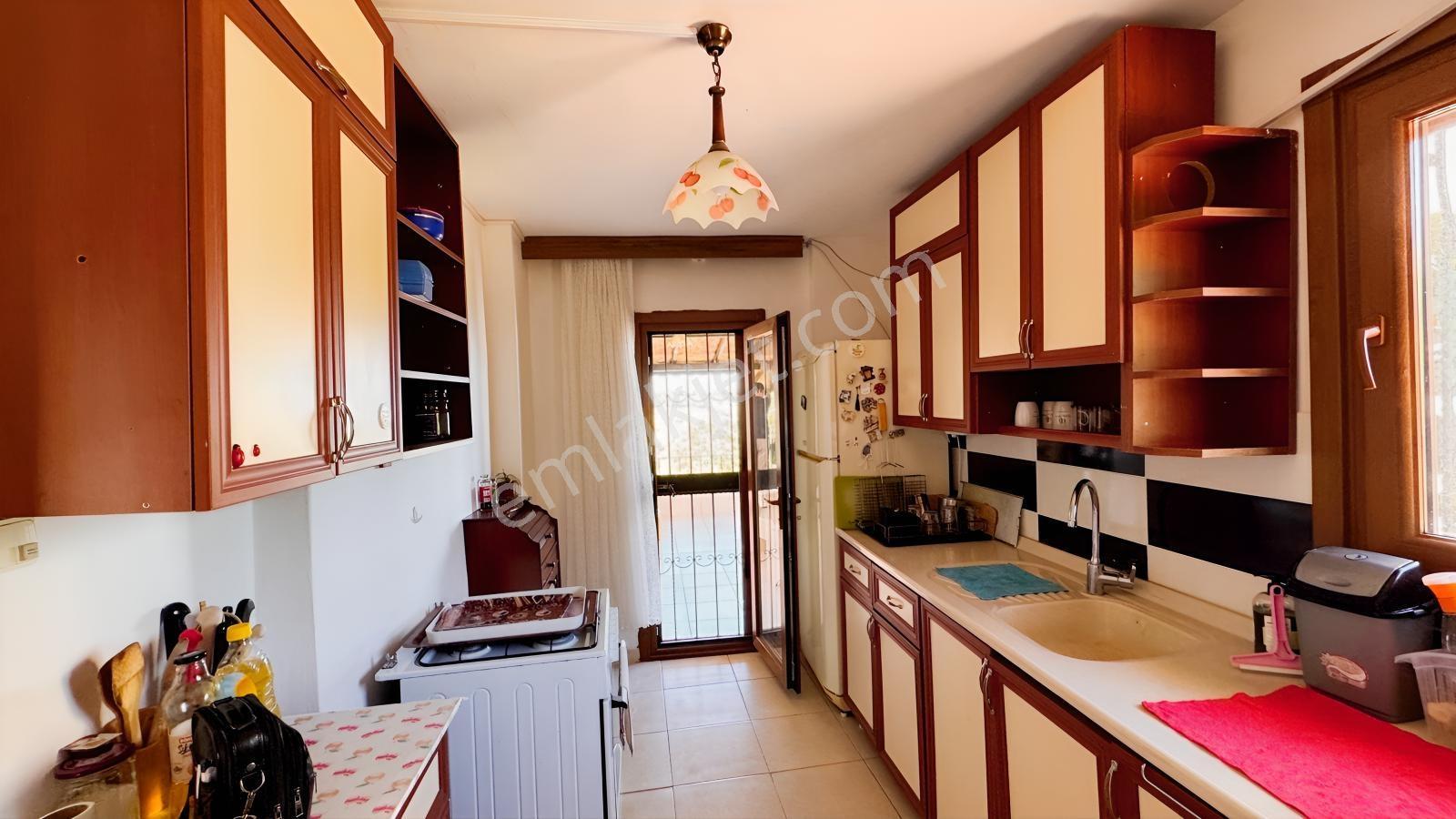 Karamürsel Çamçukur Deniz,köprü Manzaralı Satılık Eşyalı Villa — fotoğraf 8