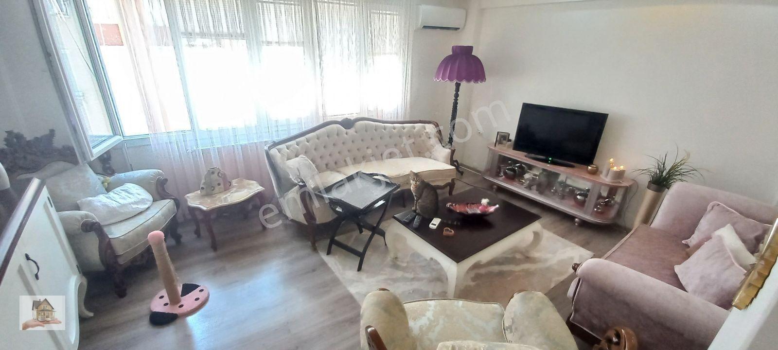 Küçükyalı' Da Ana Caddeye Yakın Satılık Daire