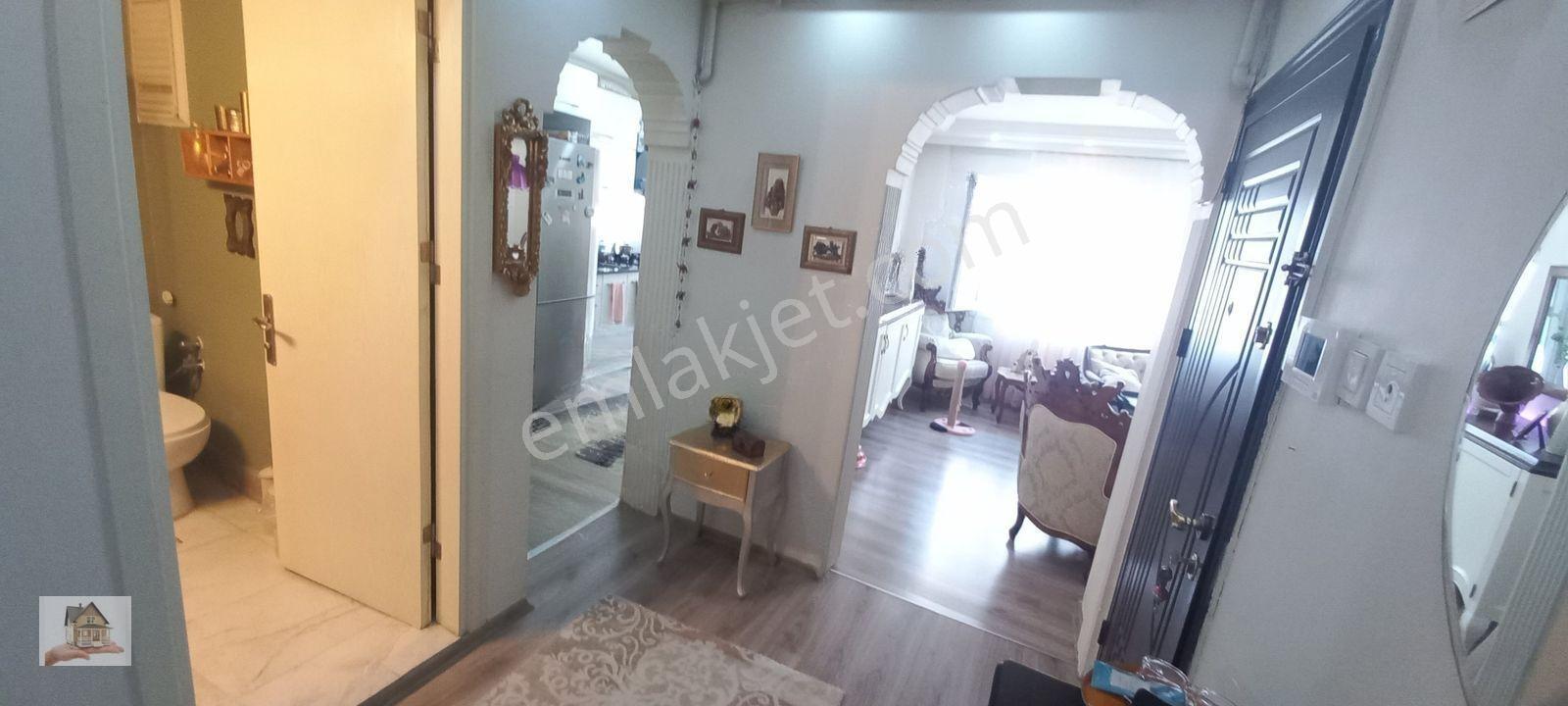 Küçükyalı' Da Ana Caddeye Yakın Satılık Daire — fotoğraf 4