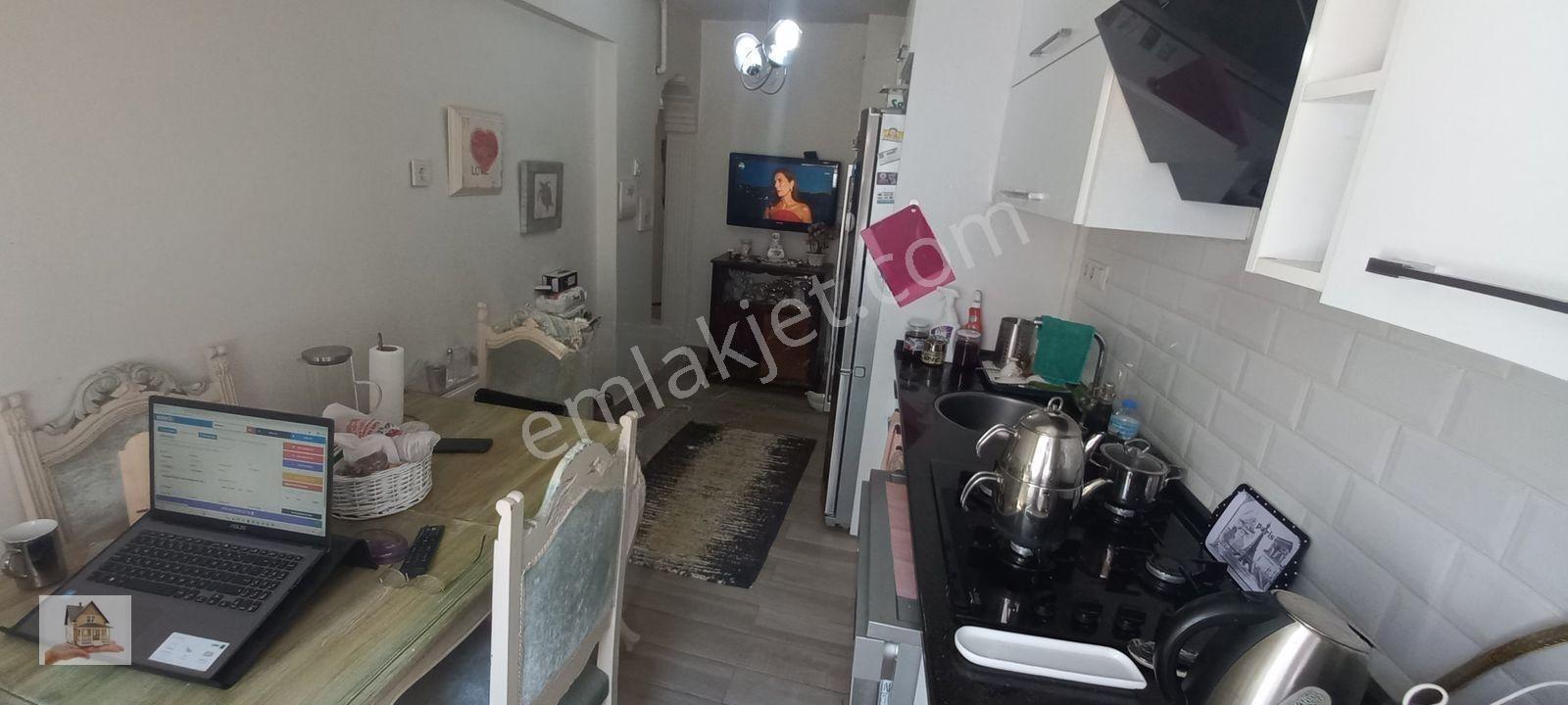 Küçükyalı' Da Ana Caddeye Yakın Satılık Daire — fotoğraf 6