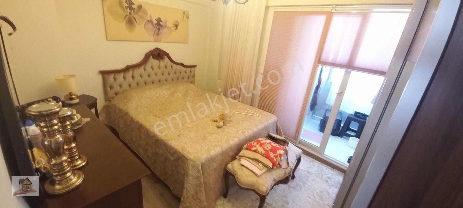 Küçükyalı' Da Ana Caddeye Yakın Satılık Daire — fotoğraf 7
