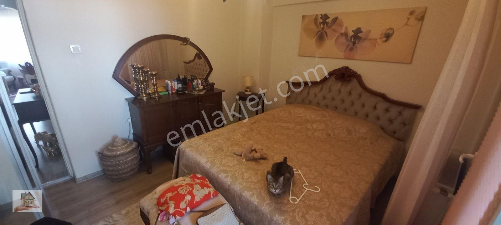 Küçükyalı' Da Ana Caddeye Yakın Satılık Daire — fotoğraf 8