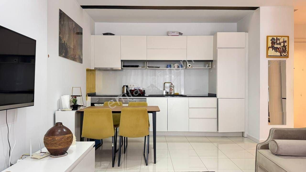 Alanya Obada Denize 50 M Eşyalı 1+1 Satılık Daire — fotoğraf 3
