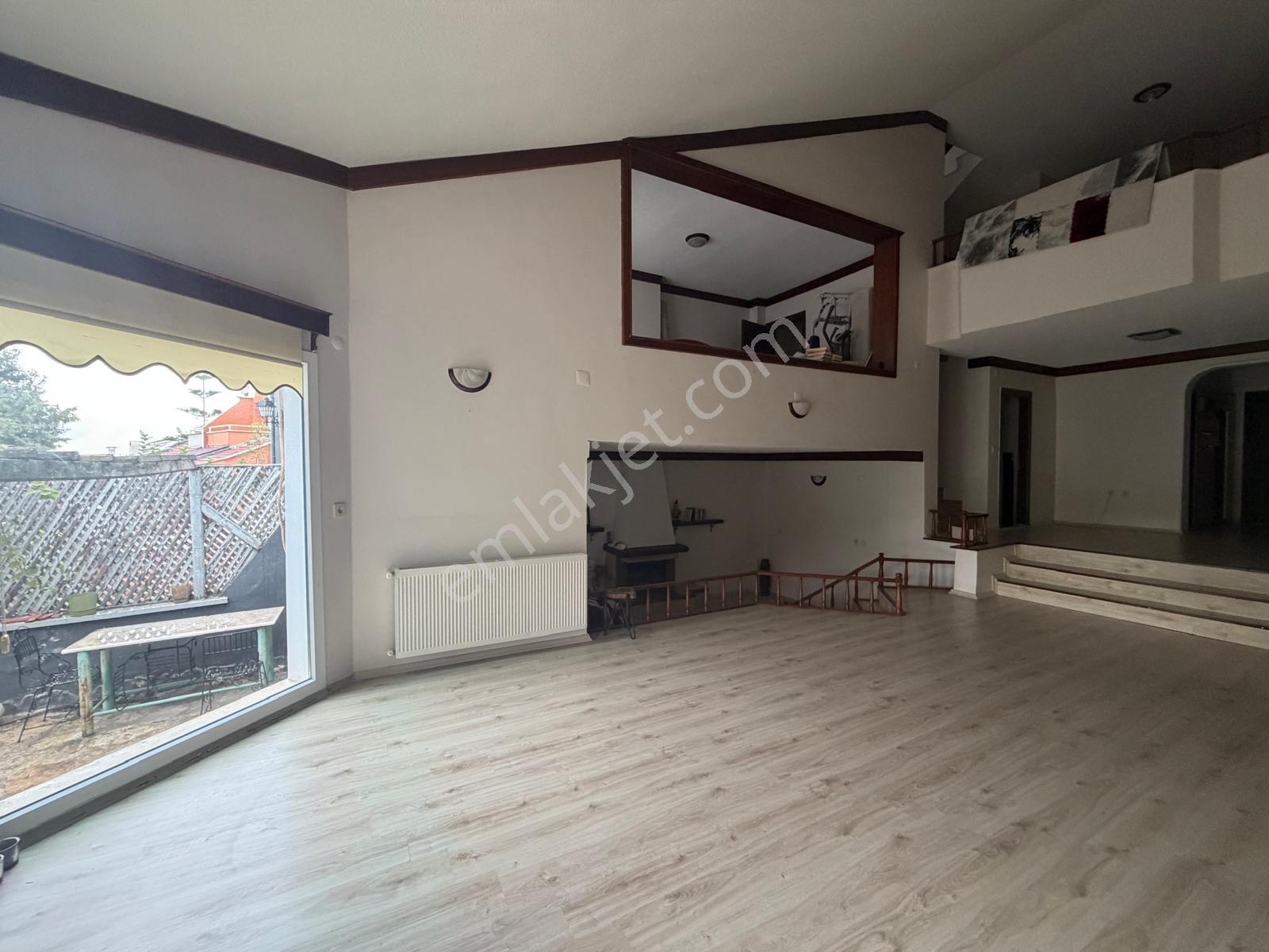 Remax Palm'den Vadikent Sit.'de 5+1 Tripleks Satılık Villa — fotoğraf 2