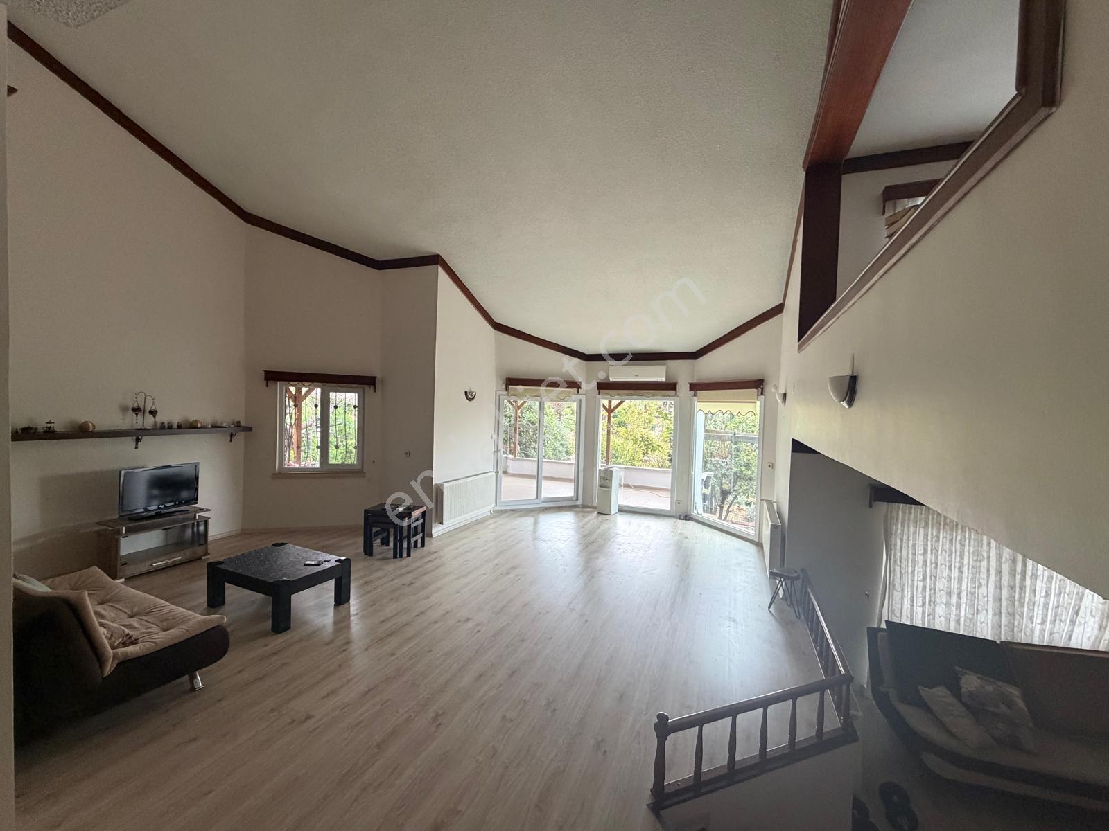 Remax Palm'den Vadikent Sit.'de 5+1 Tripleks Satılık Villa — fotoğraf 4