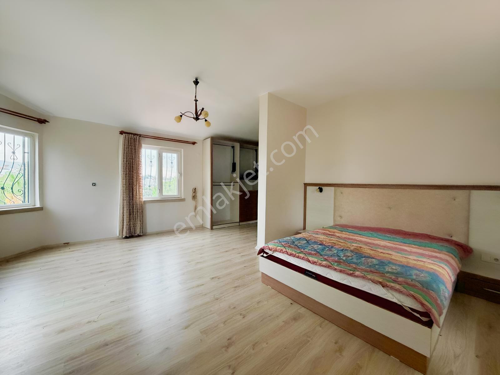 Remax Palm'den Vadikent Sit.'de 5+1 Tripleks Satılık Villa — fotoğraf 14