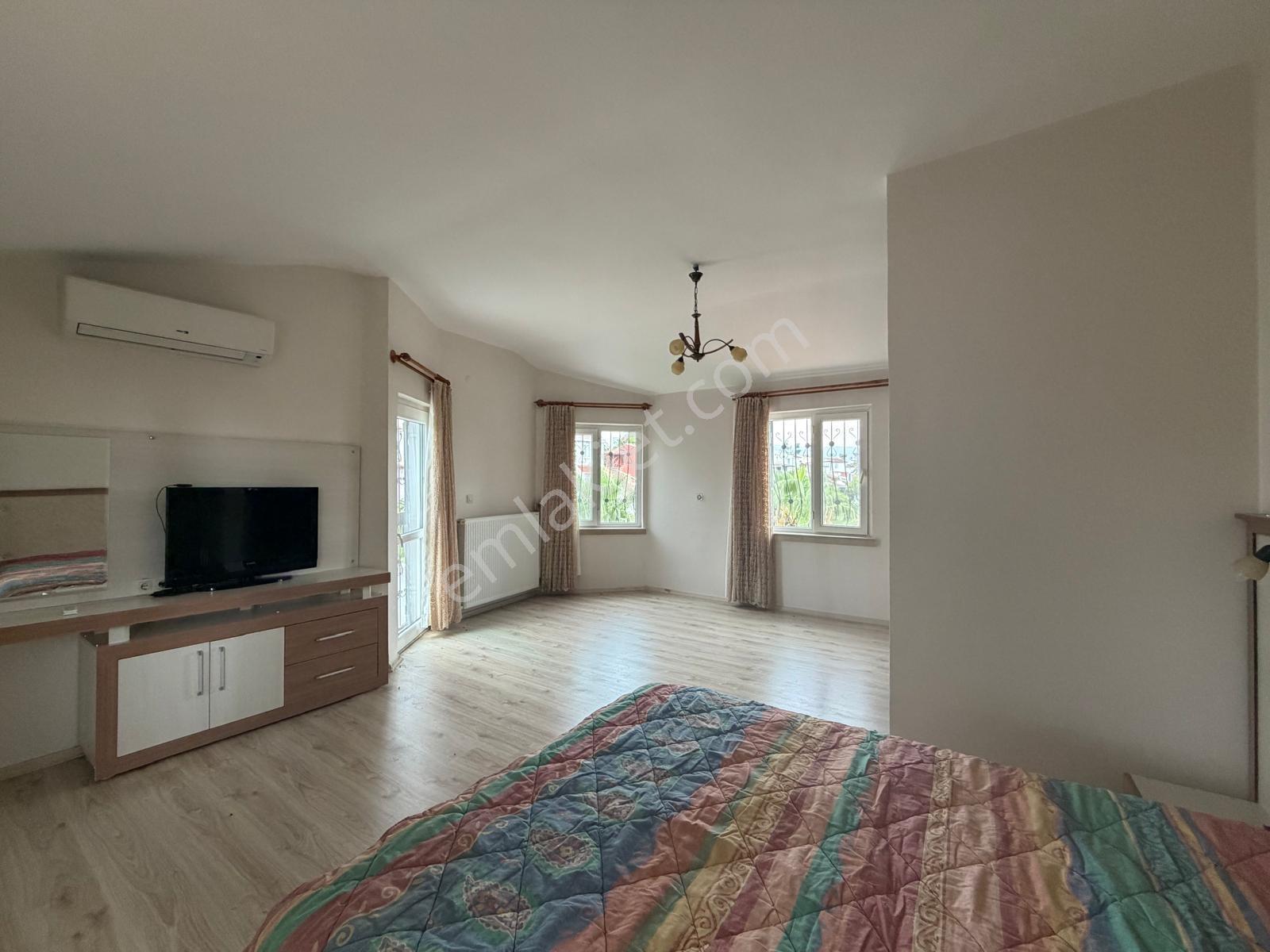 Remax Palm'den Vadikent Sit.'de 5+1 Tripleks Satılık Villa — fotoğraf 15