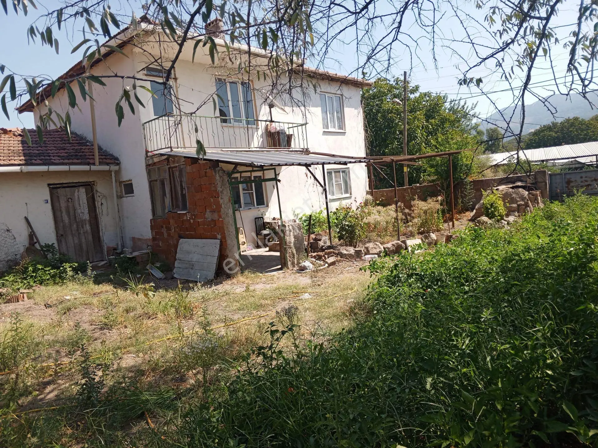 Kepsut Bektaşlarda İki Katli Müstakil Ev Ve Dam