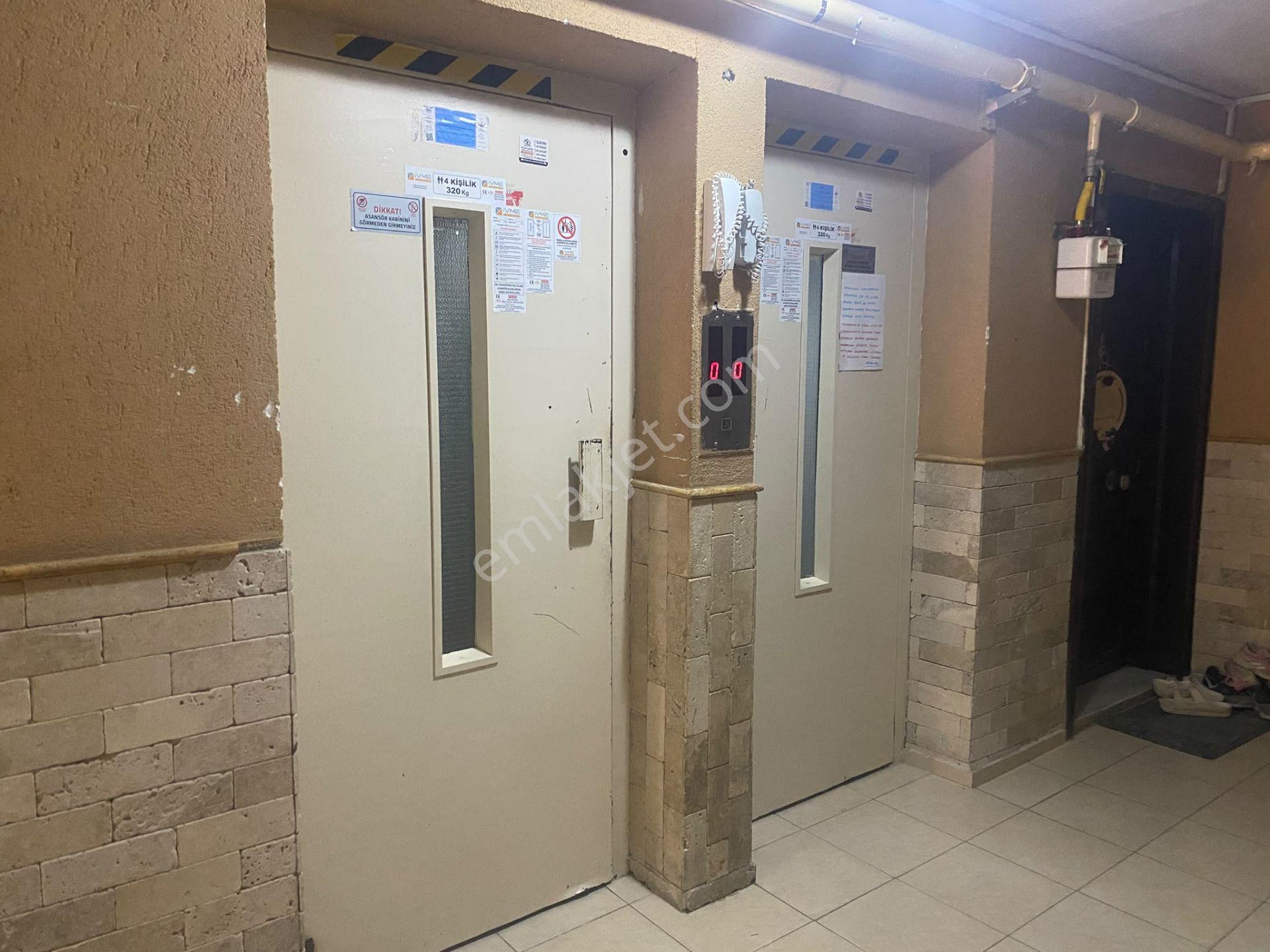 Çiğli Evka-5'te Tadilatlı 2+1 Köşe Cephe Satılık Daire — fotoğraf 7