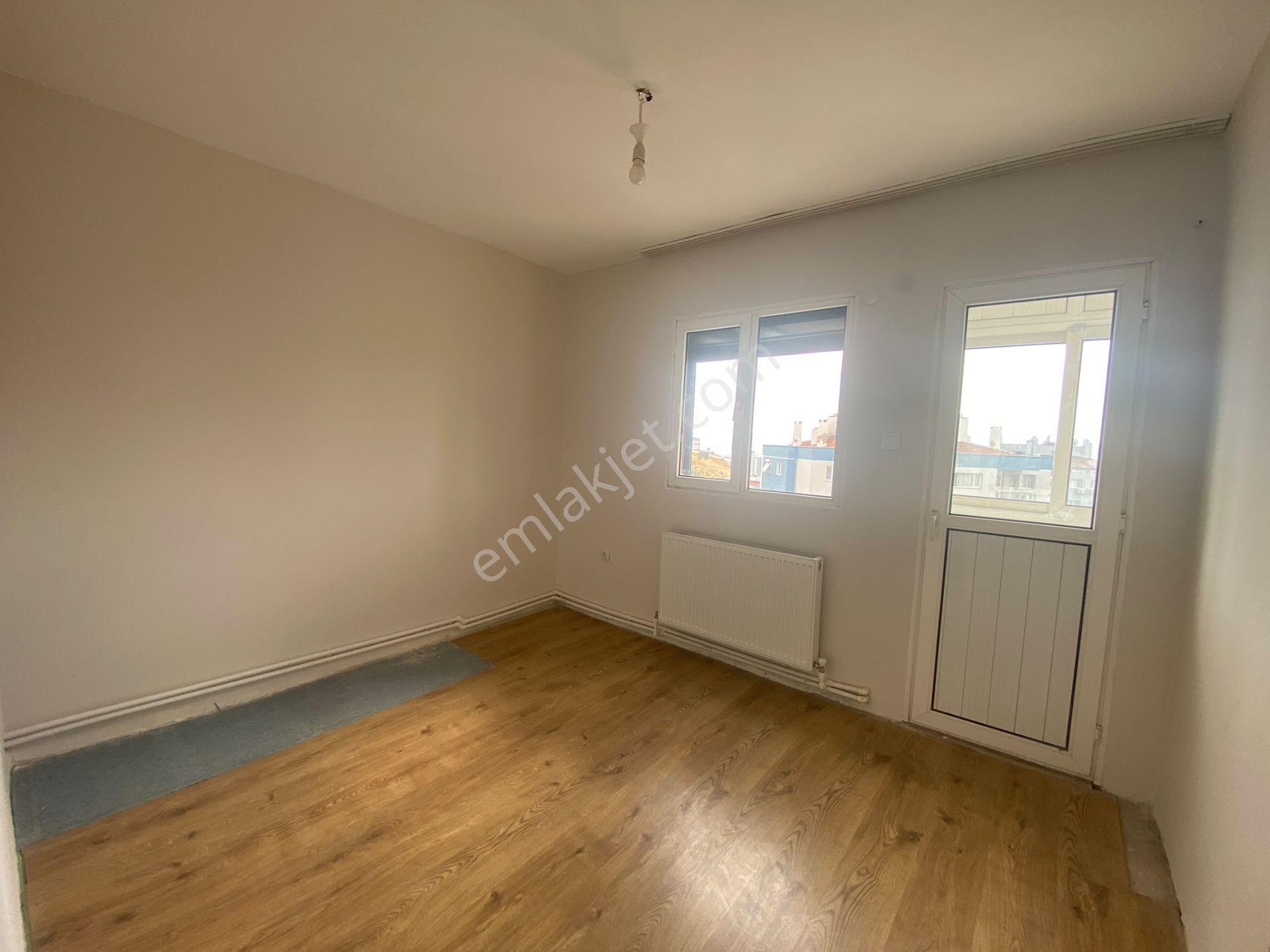 Çiğli Evka-5'te Tadilatlı 2+1 Köşe Cephe Satılık Daire — fotoğraf 12