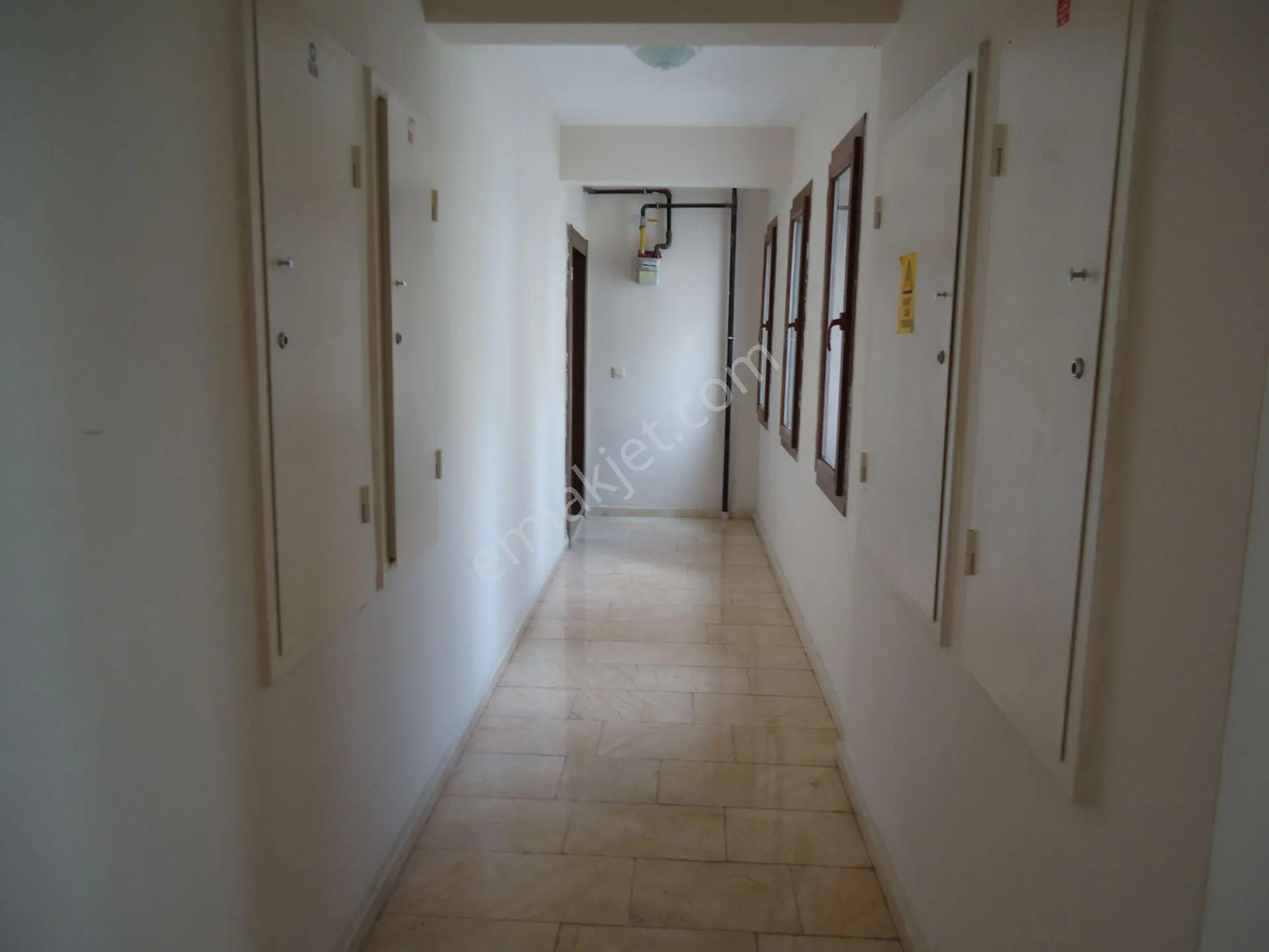 Krc'den Kısa Bloklarda Katta Satılık 3+1 Daire — fotoğraf 3