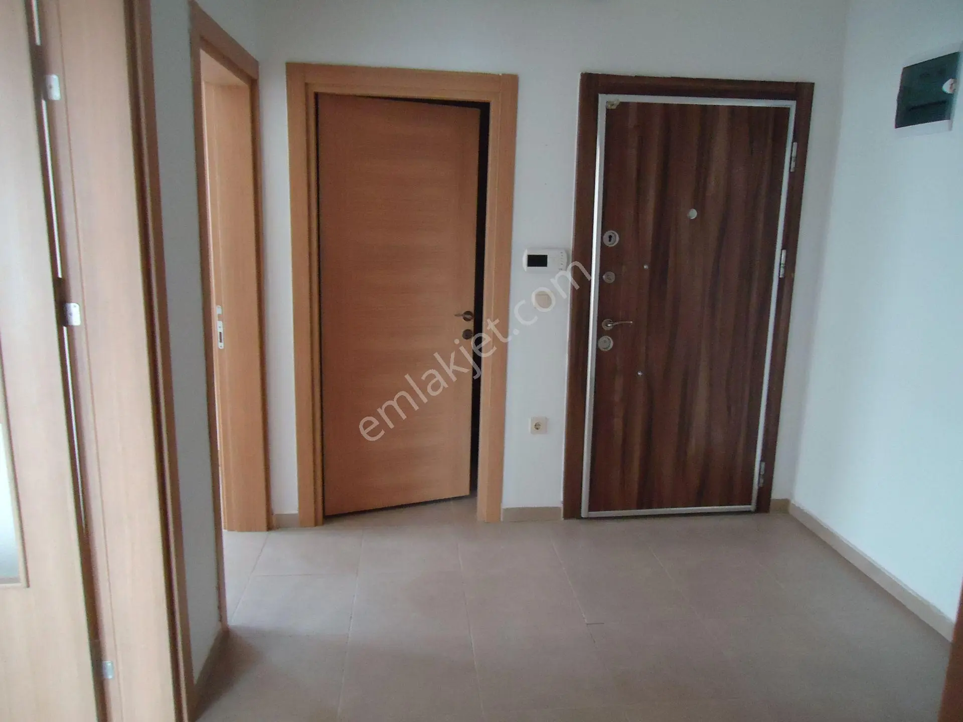 Krc'den Kısa Bloklarda Katta Satılık 3+1 Daire — fotoğraf 5