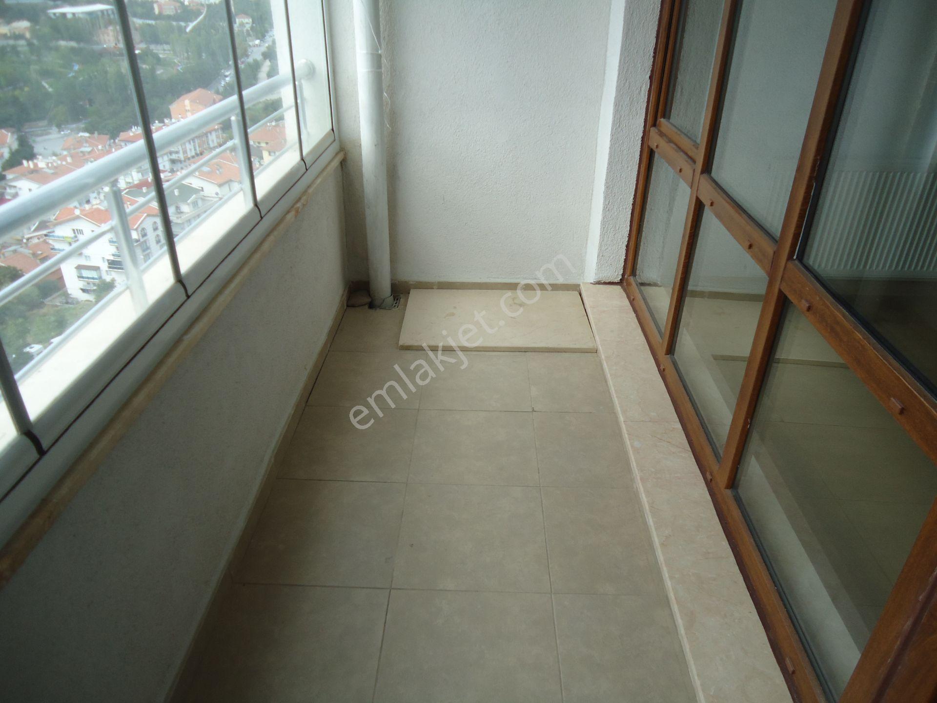 Krc'den Kısa Bloklarda Katta Satılık 3+1 Daire — fotoğraf 8