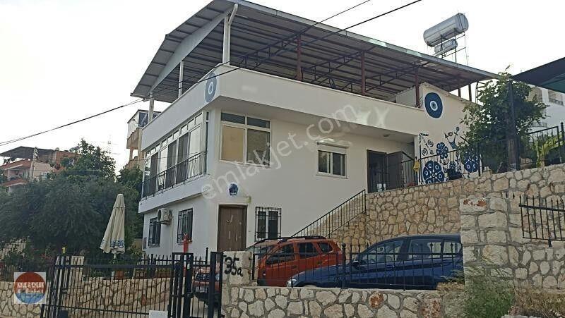 Akkum-narlıkuyu'da Satılık Deniz Manzaralı 2 Katlı Bahçeli Müstakil Ev