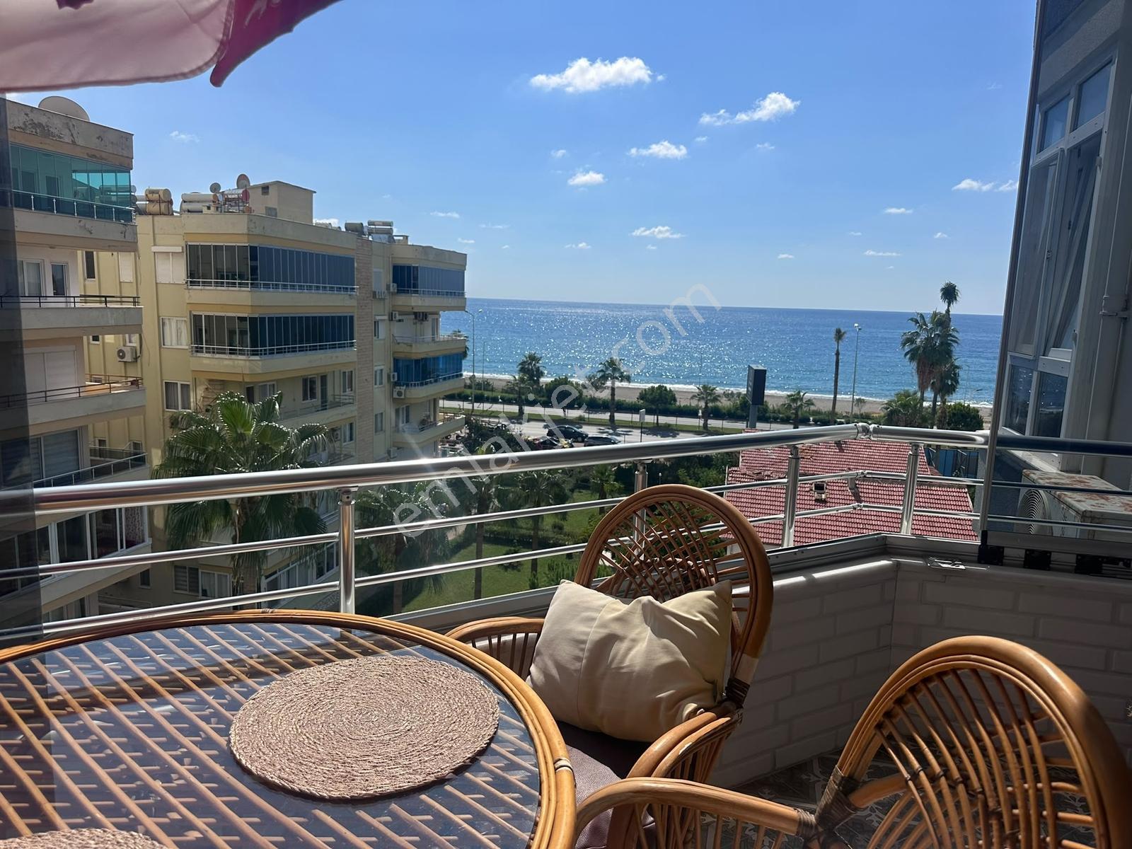 Alanya Mahmutlarda Denize Ve Barbaros Cad. Yakın 2+1 Daire