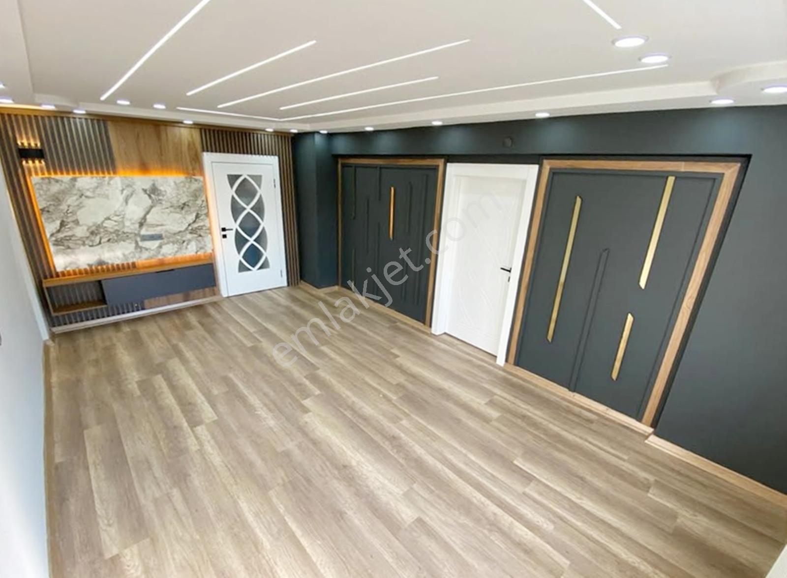 Acil Satılık !! Aile Binasında Ufuk Cd'de 3+1 Özel Tasarım Daire — fotoğraf 2