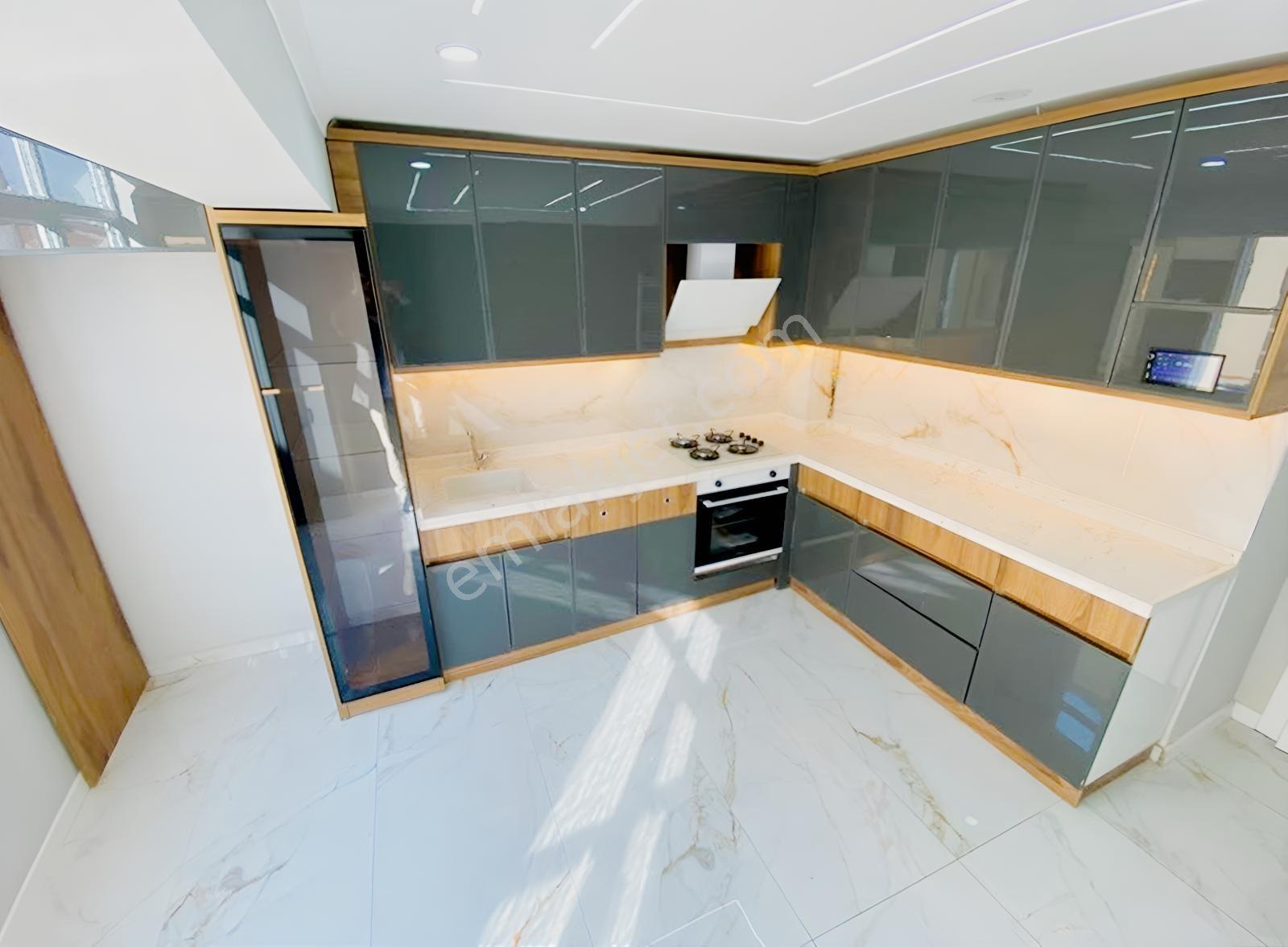 Acil Satılık !! Aile Binasında Ufuk Cd'de 3+1 Özel Tasarım Daire — fotoğraf 17