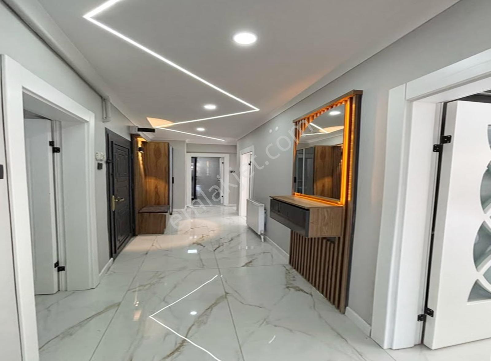 Acil Satılık !! Aile Binasında Ufuk Cd'de 3+1 Özel Tasarım Daire — fotoğraf 19