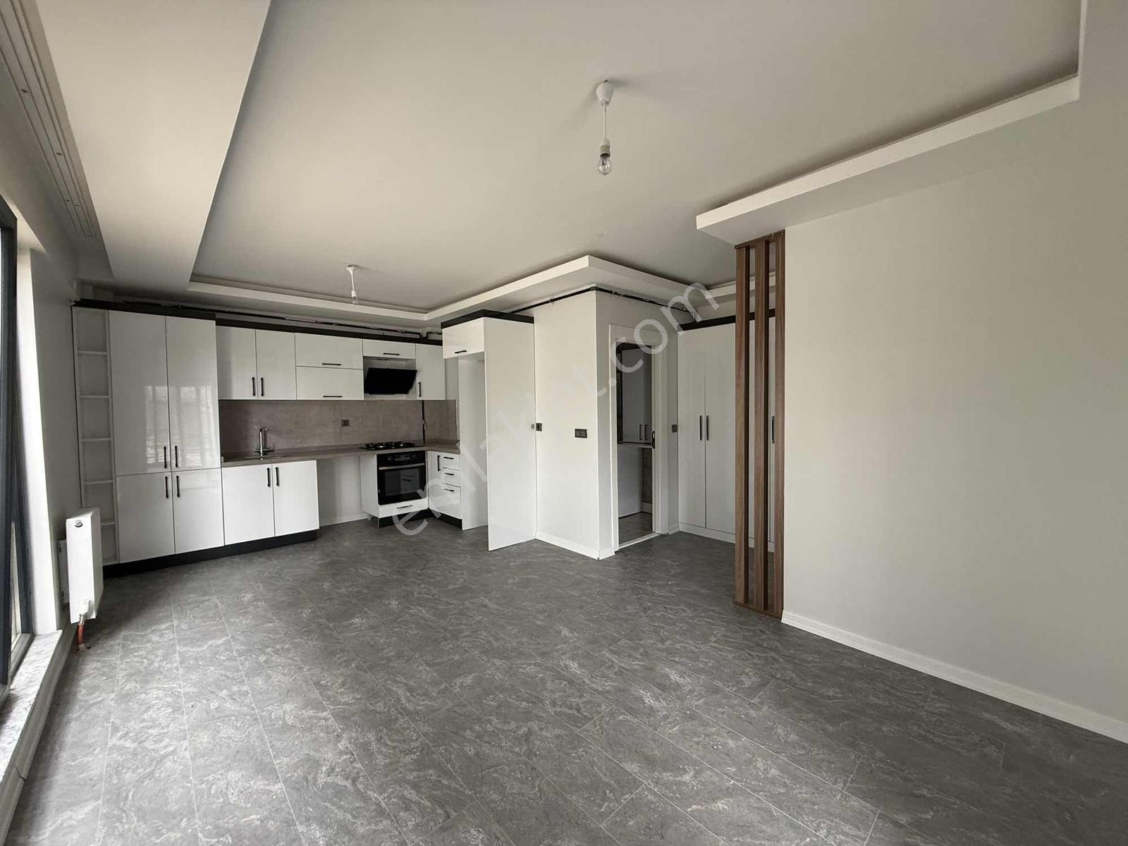 "alaçatı" İncek Bulvarda Geniş &şık Tasarım Cam Balkon 1+1 Daire — fotoğraf 2