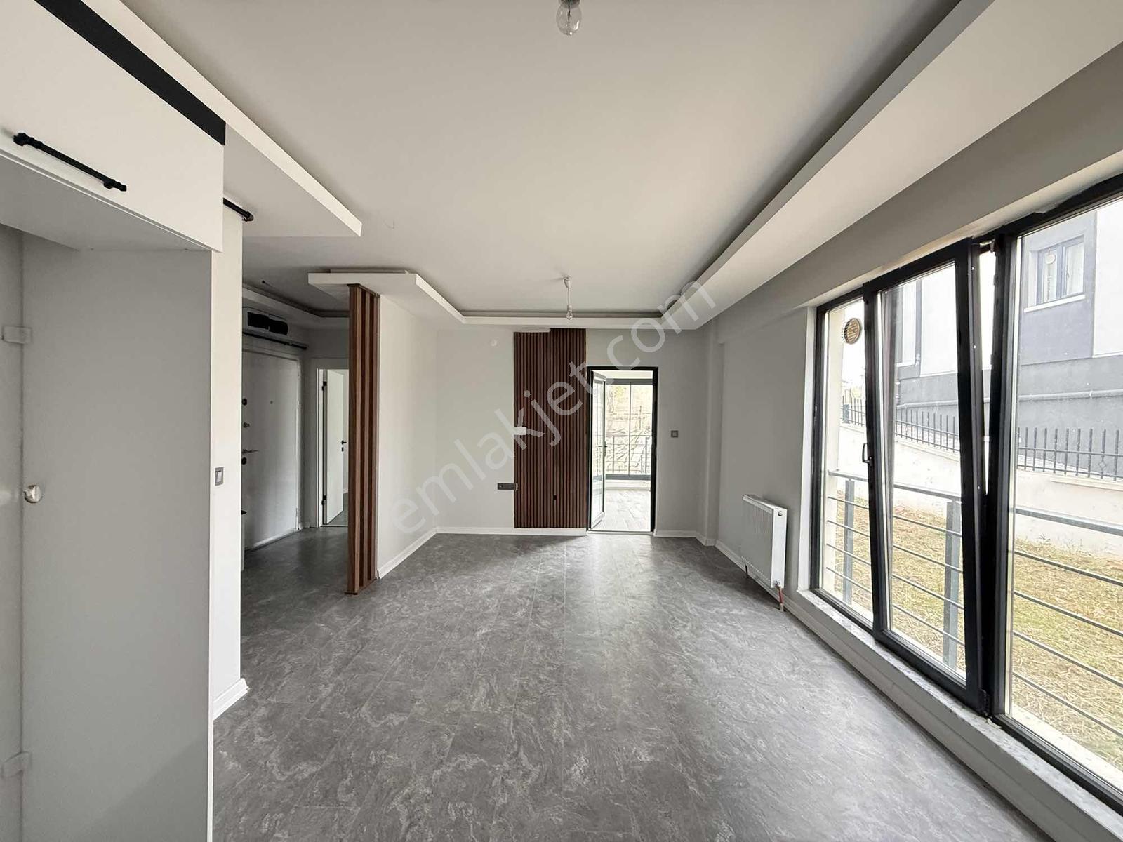 "alaçatı" İncek Bulvarda Geniş &şık Tasarım Cam Balkon 1+1 Daire — fotoğraf 3
