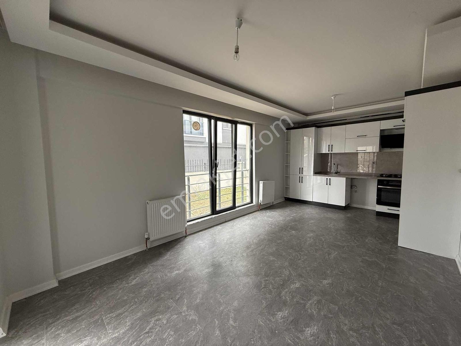 "alaçatı" İncek Bulvarda Geniş &şık Tasarım Cam Balkon 1+1 Daire — fotoğraf 4