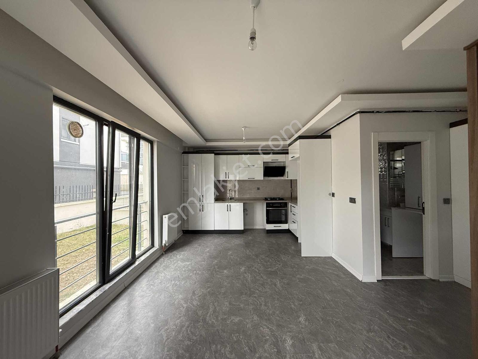 "alaçatı" İncek Bulvarda Geniş &şık Tasarım Cam Balkon 1+1 Daire — fotoğraf 5