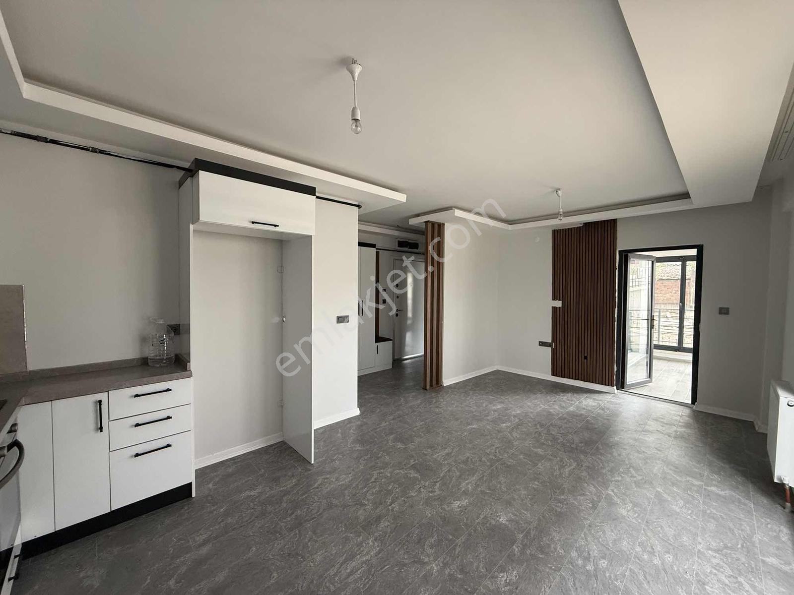 "alaçatı" İncek Bulvarda Geniş &şık Tasarım Cam Balkon 1+1 Daire — fotoğraf 6