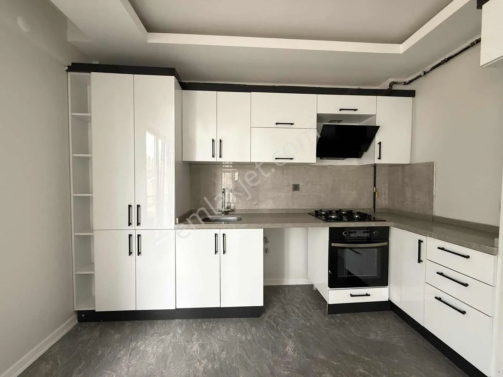 "alaçatı" İncek Bulvarda Geniş &şık Tasarım Cam Balkon 1+1 Daire — fotoğraf 8
