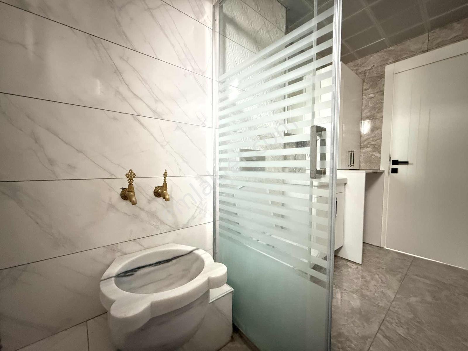 "alaçatı" İncek Bulvarda Geniş &şık Tasarım Cam Balkon 1+1 Daire — fotoğraf 28