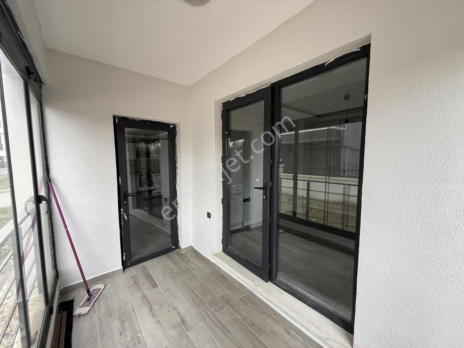 "alaçatı" İncek Bulvarda Geniş &şık Tasarım Cam Balkon 1+1 Daire — fotoğraf 32