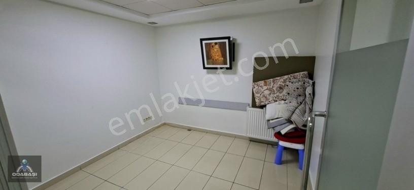 Ofis Kalender Plaza'da Merkezi Konumda 11 Odalı Satılık İşyeri — fotoğraf 13