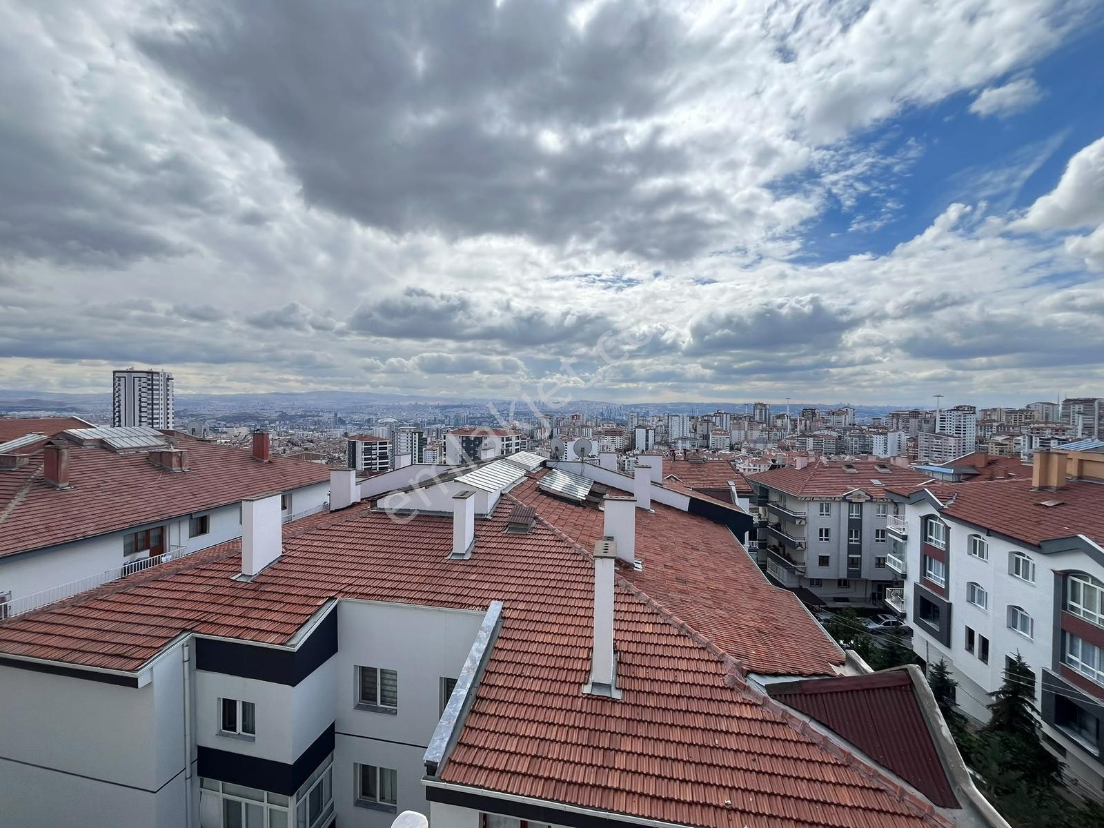 Selim Caddesi Yanı Manzaralı Ara Katta Kök Tapu 3+1 Fırsat Daire
