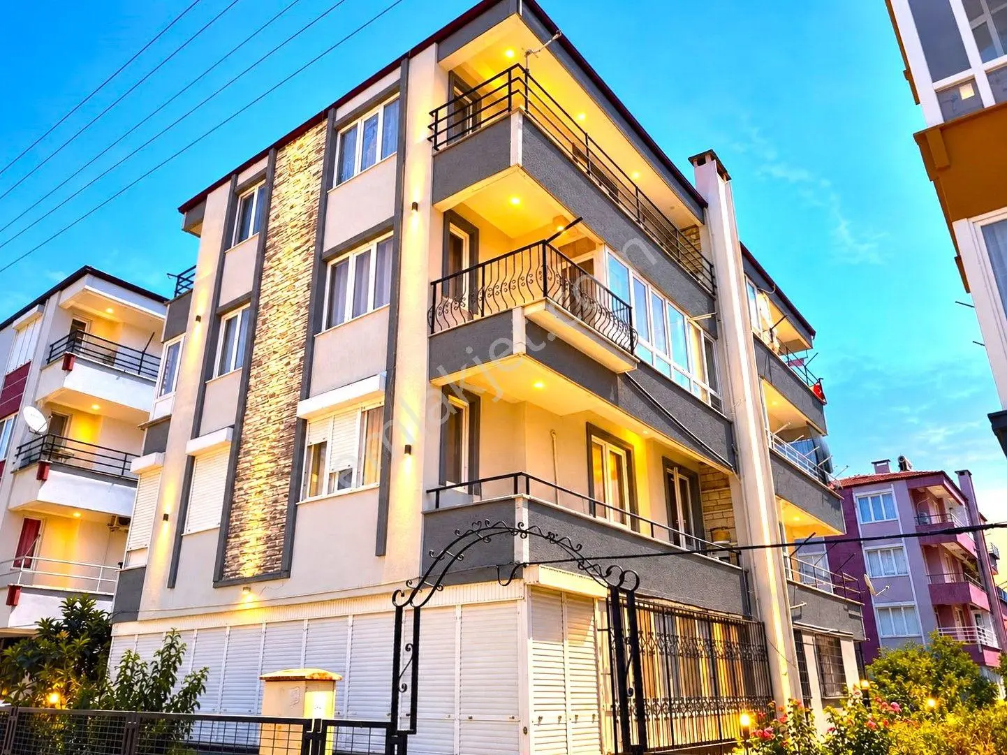 𝄞Melodi'Den Kaliteli Site Yaşamı İsteyene Arakat Ön Cephe Ayrı Mutfaklı 2+1 Dair...