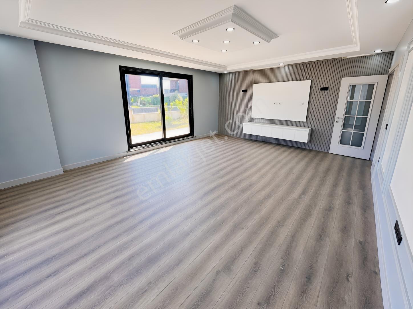 Silivri Ortaköyde Havuzlu Sitede | 250 M² Sıfır 4+1 Villa — fotoğraf 4