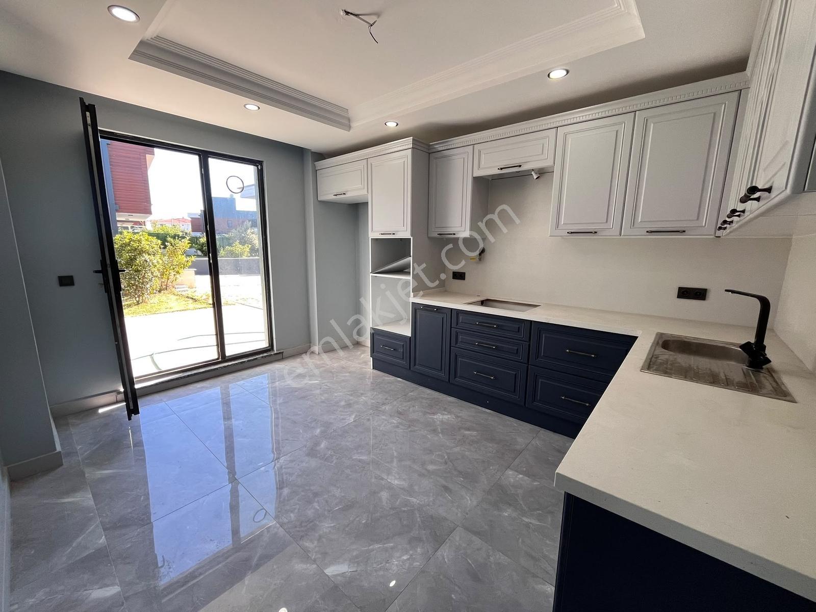 Silivri Ortaköyde Havuzlu Sitede | 250 M² Sıfır 4+1 Villa — fotoğraf 7